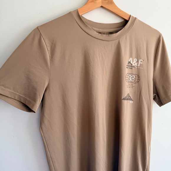 Abercrombie Kids Brown Graphic Tee Soft Quick Dry Boys Size 15/16 - Picture 3 of 8